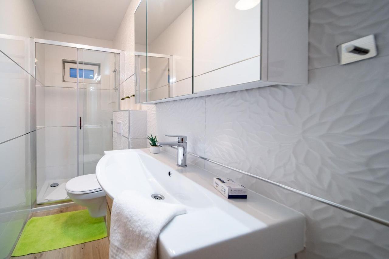 Apartments Arbis Lopar Exterior photo