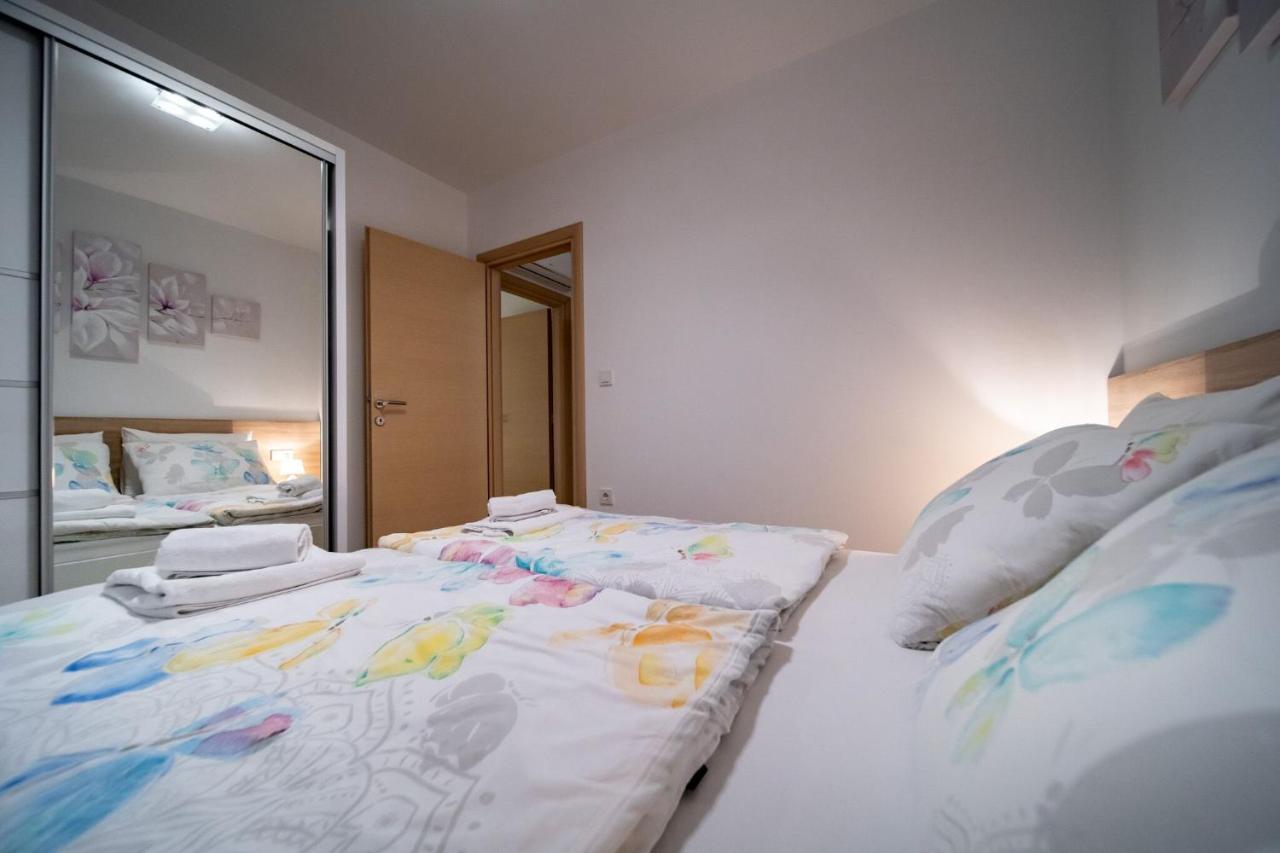 Apartments Arbis Lopar Exterior photo