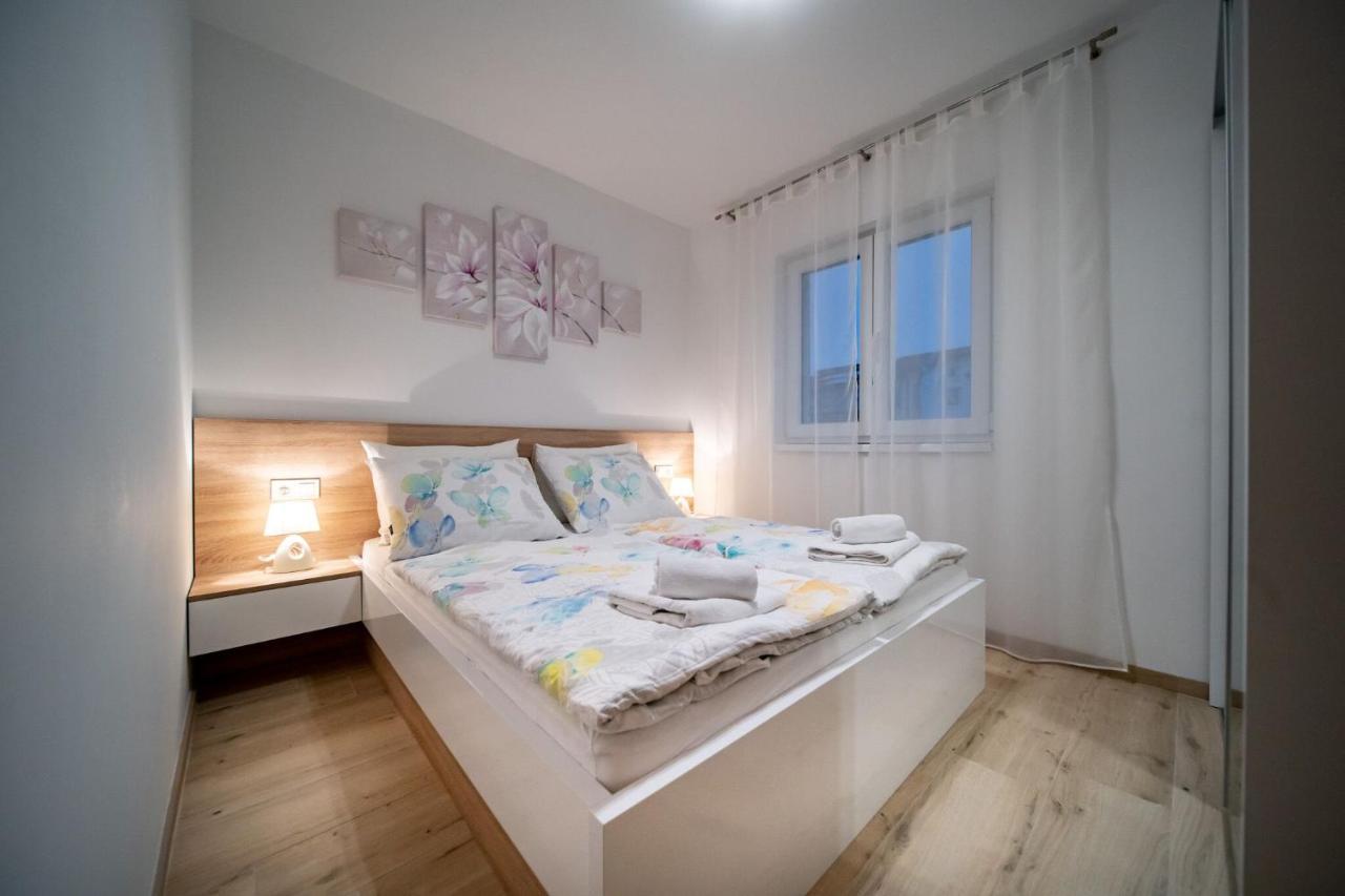 Apartments Arbis Lopar Exterior photo