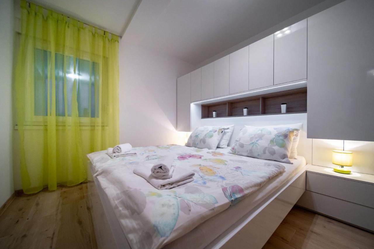Apartments Arbis Lopar Exterior photo